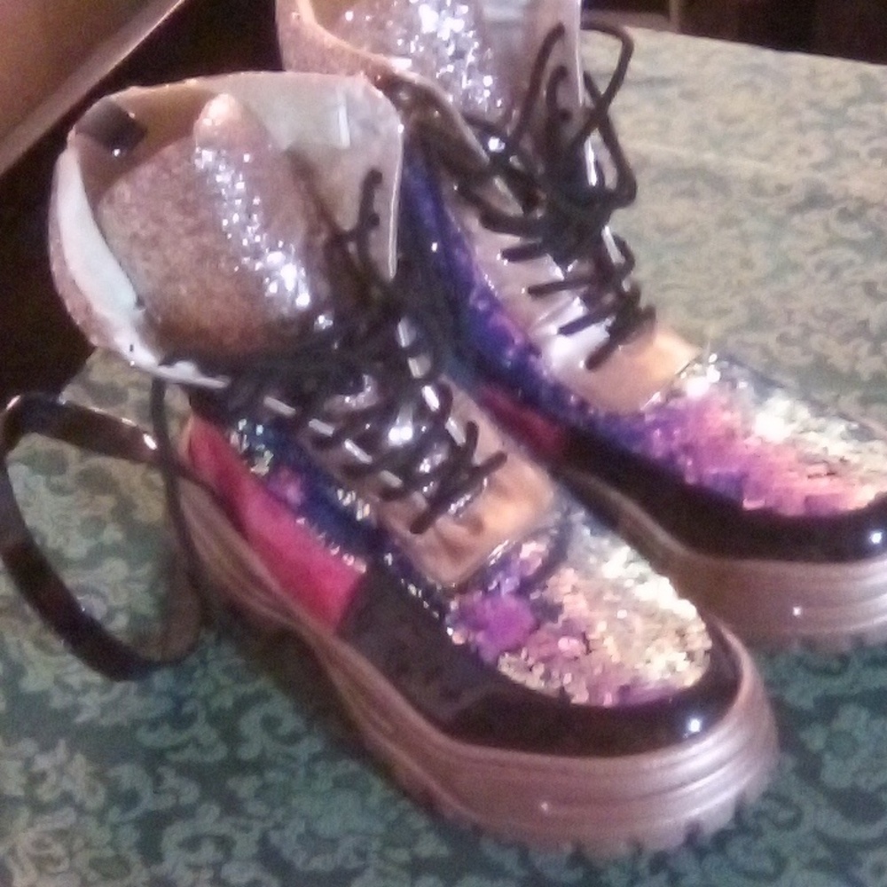 Boots with sequence embellished gold rhinestone size10 rare find